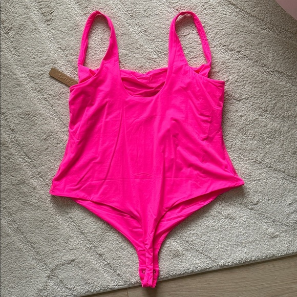 NEW- Skims Fits Everybody Square Neck Bodysuit in Neon Pink 4X - Picture 10 of 10